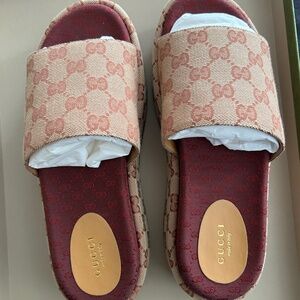 Gucci slides size 8